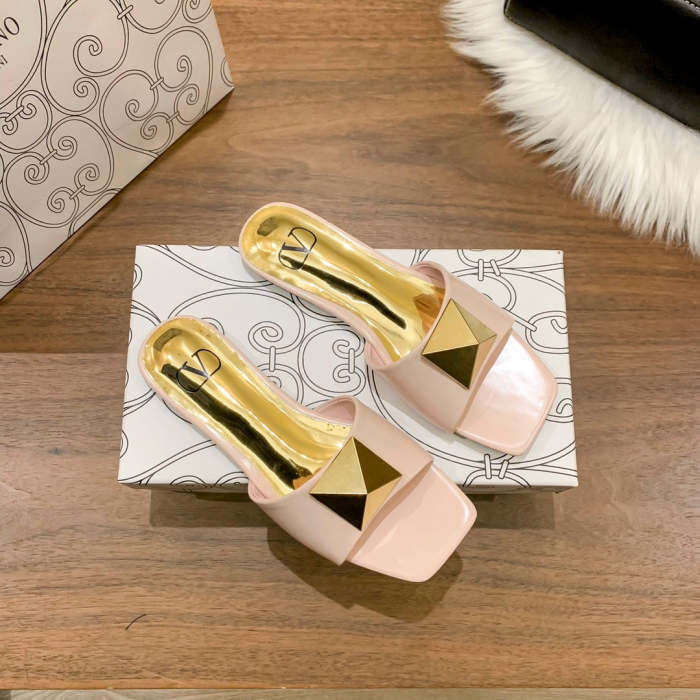 Flat leather sandals slippers , size 35-40 ,with box, SS50-907-912