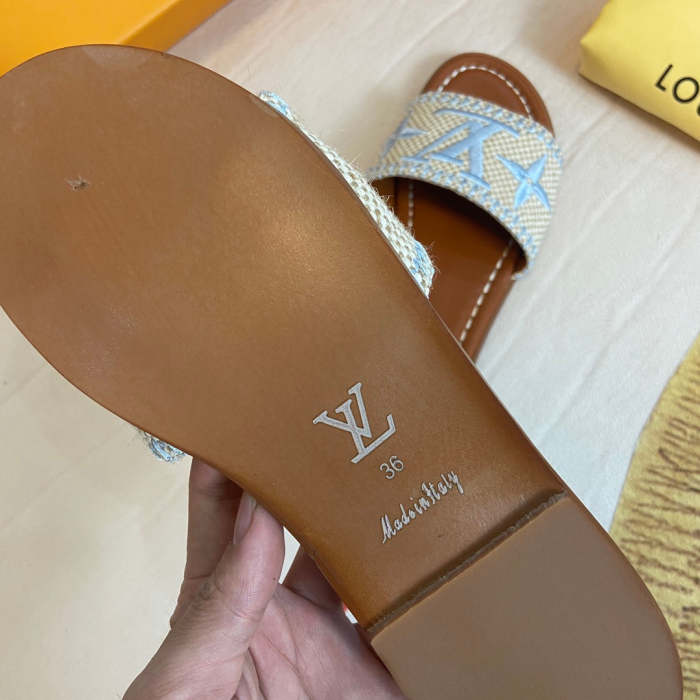 Flat leather sandals slippers , size 35-41 ,with box, SS50-918