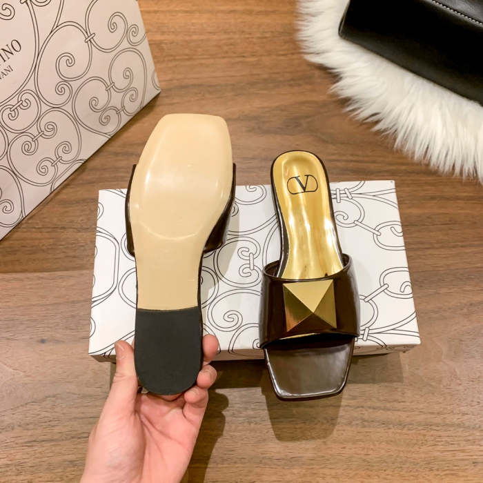 Flat leather sandals slippers , size 35-40 ,with box, SS50-907-912