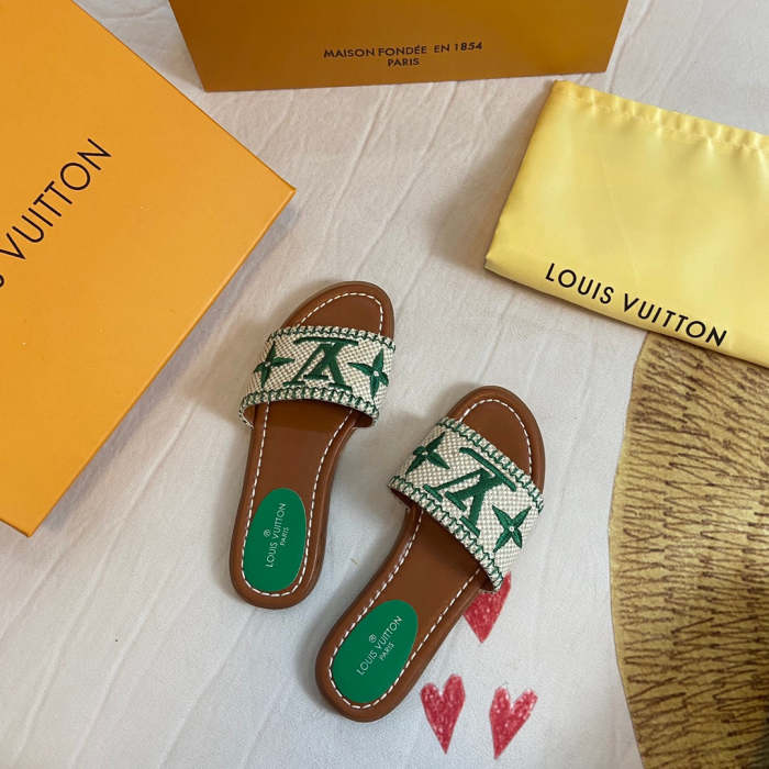 Flat leather sandals slippers , size 35-41 ,with box, SS50-922