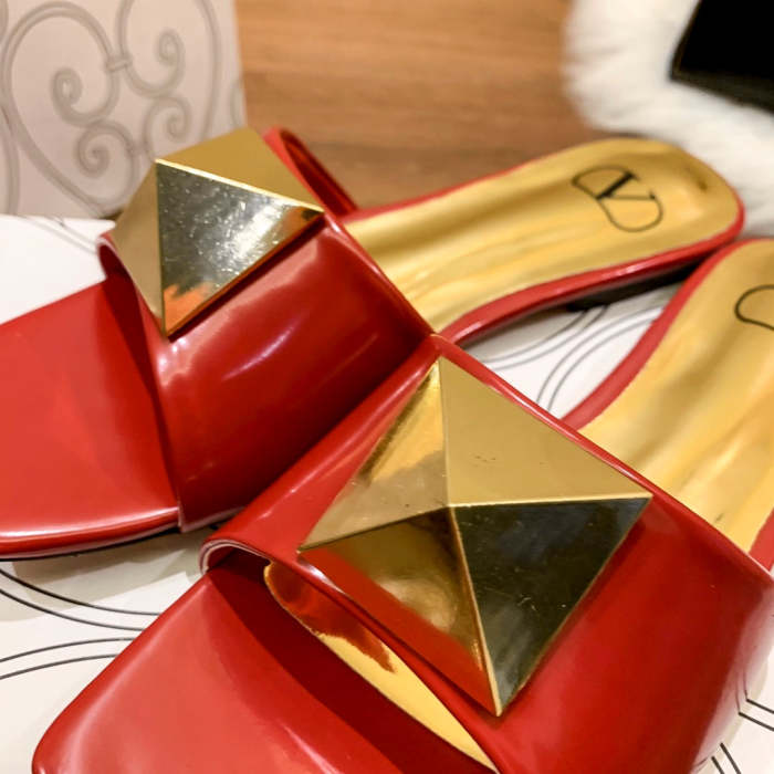 Flat leather sandals slippers , size 35-40 ,with box, SS50-907-912
