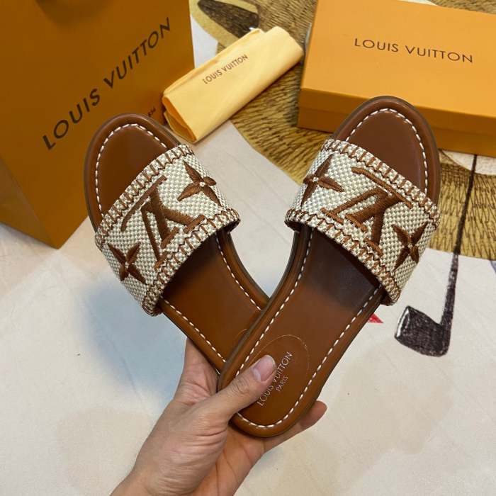 Flat leather sandals slippers , size 35-41 ,with box, SS50-917