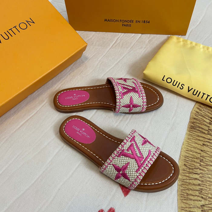 Flat leather sandals slippers , size 35-41 ,with box, SS50-919