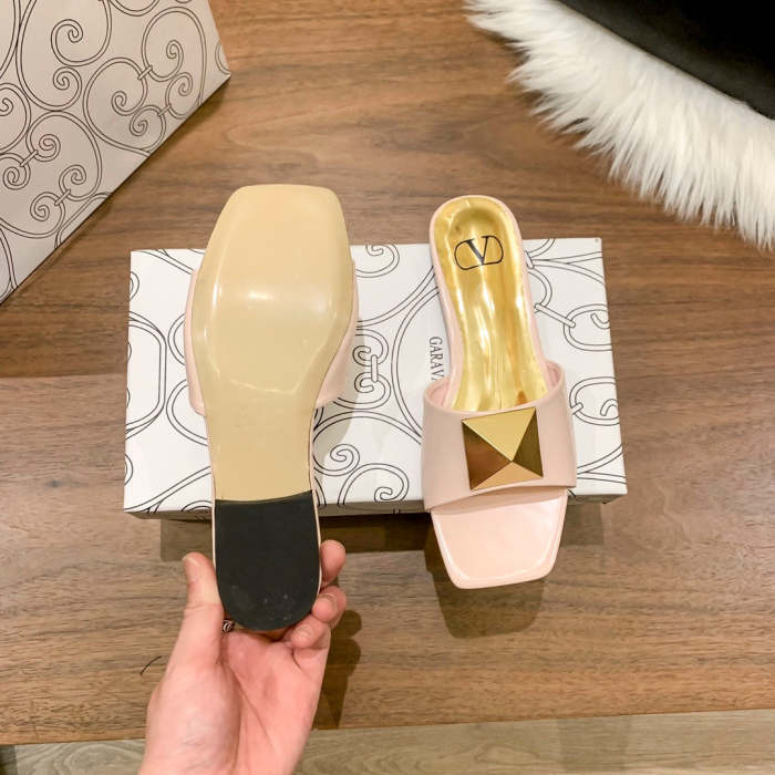 Flat leather sandals slippers , size 35-40 ,with box, SS50-907-912