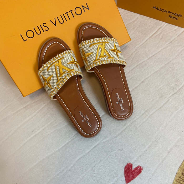 Flat leather sandals slippers , size 35-41 ,with box, SS50-923