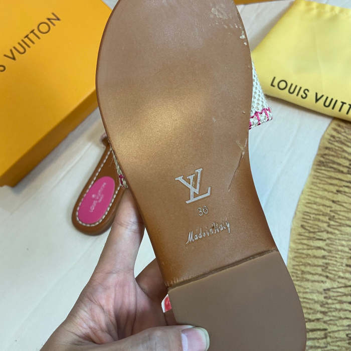 Flat leather sandals slippers , size 35-41 ,with box, SS50-919