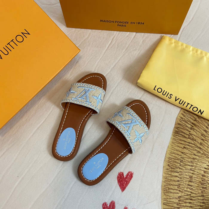 Flat leather sandals slippers , size 35-41 ,with box, SS50-918