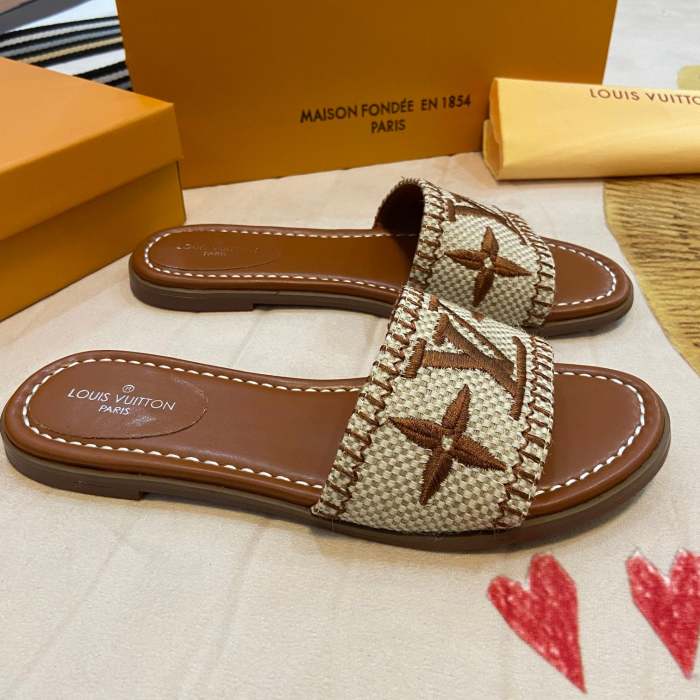 Flat leather sandals slippers , size 35-41 ,with box, SS50-917
