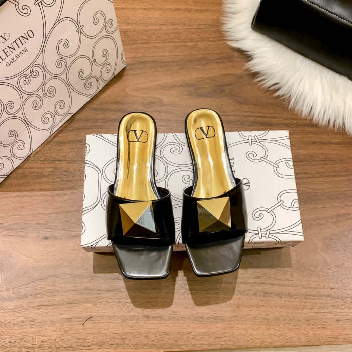 Flat leather sandals slippers , size 35-40 ,with box, SS50-907-912