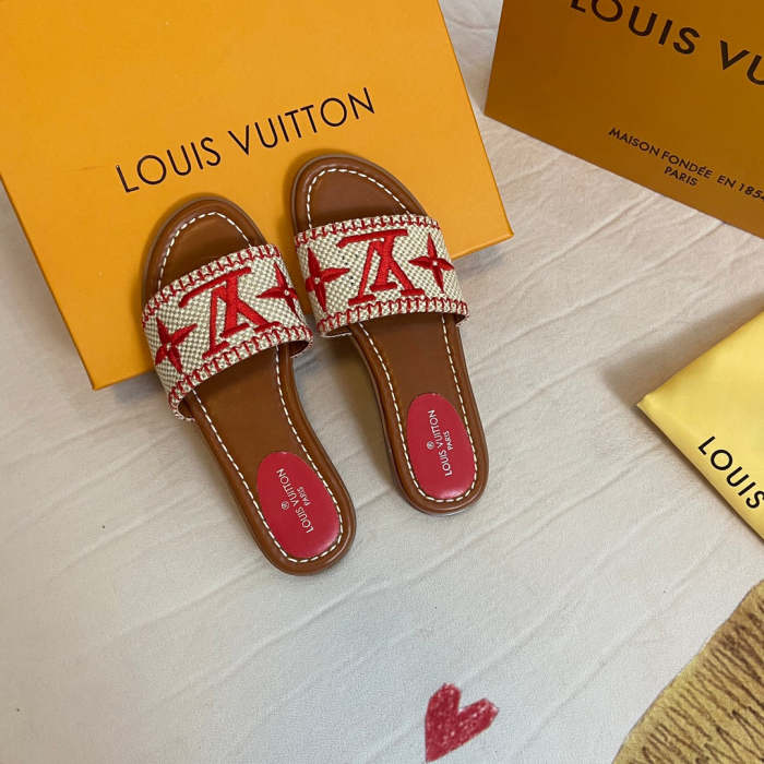 Flat leather sandals slippers , size 35-41 ,with box, SS50-921