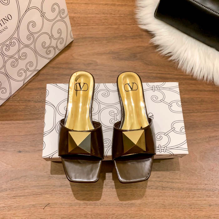 Flat leather sandals slippers , size 35-40 ,with box, SS50-907-912