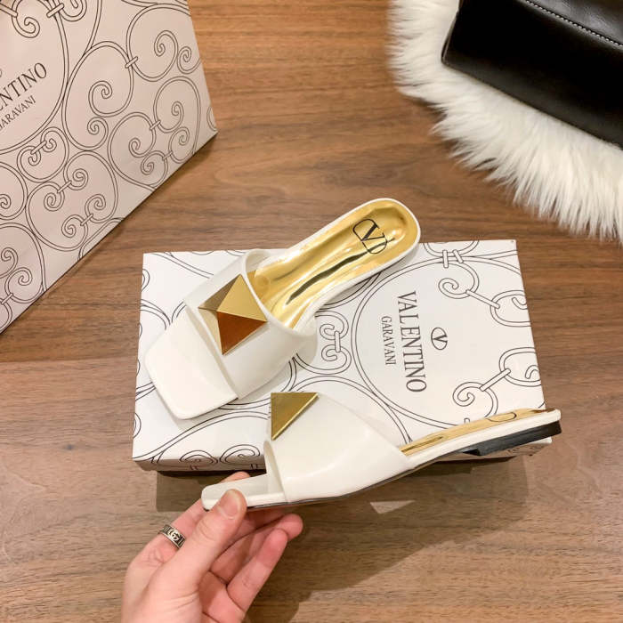 Flat leather sandals slippers , size 35-40 ,with box, SS50-907-912