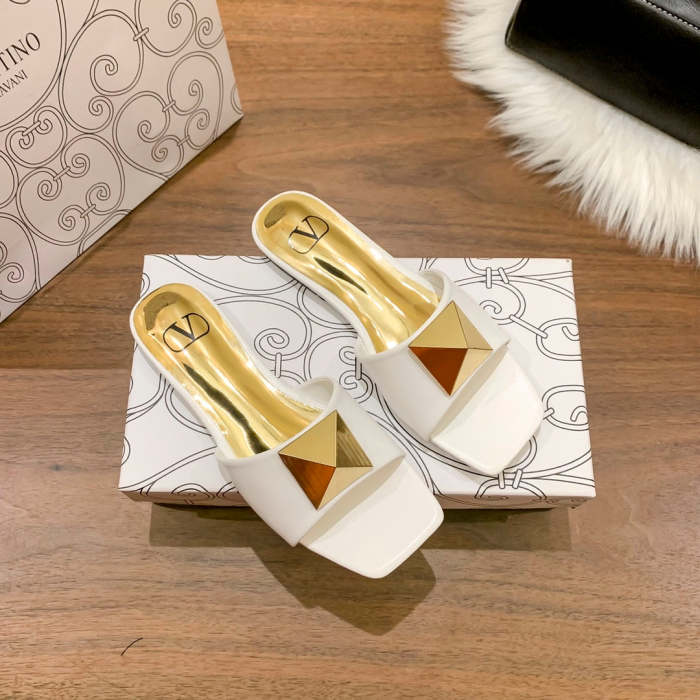Flat leather sandals slippers , size 35-40 ,with box, SS50-907-912