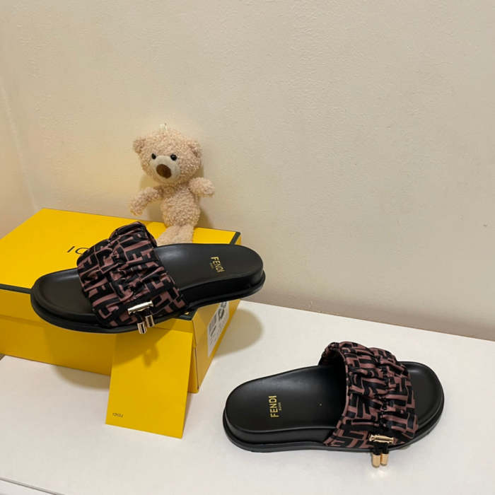Flat leather sandals slippers , size 35-40 ,with box, SS50-924
