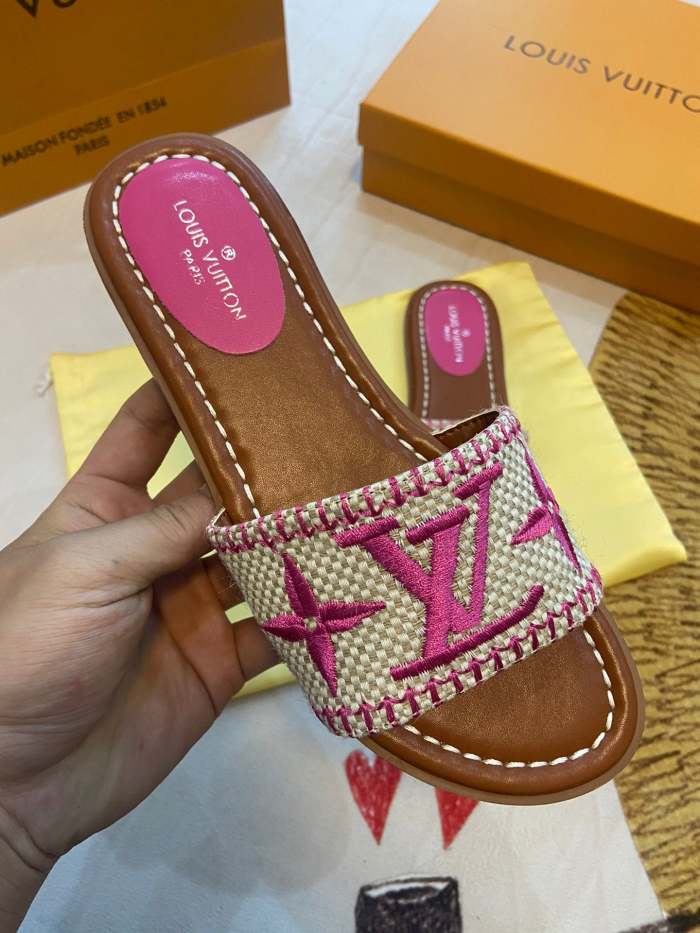 Flat leather sandals slippers , size 35-41 ,with box, SS50-919