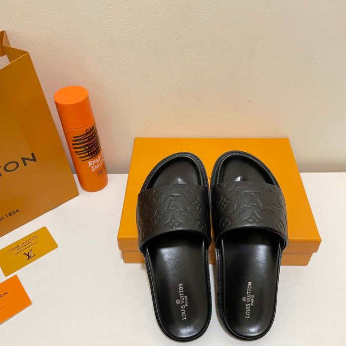 Flat leather sandals slippers , size 35-40 ,with box, SS50-940-942