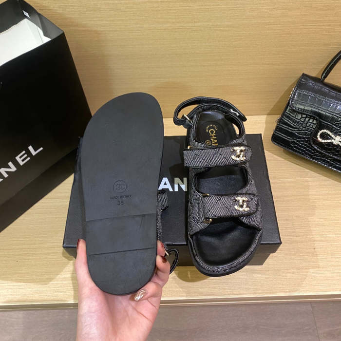 Flat leather sandals slippers , size 34-40 ,with box, SS60-1470
