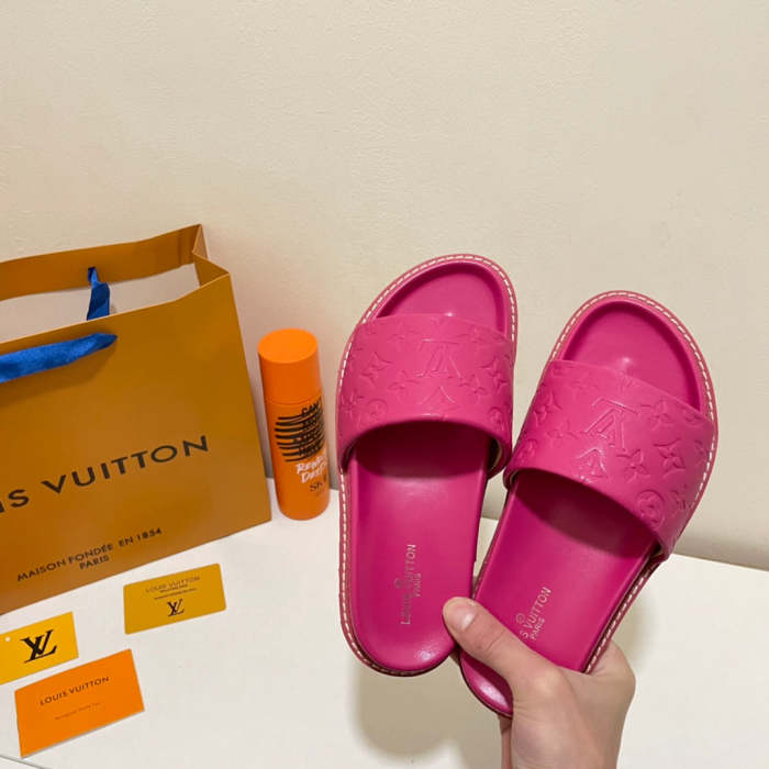 Flat leather sandals slippers , size 35-40 ,with box, SS50-940-942