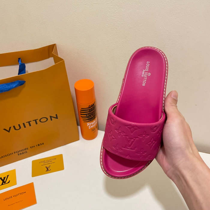 Flat leather sandals slippers , size 35-40 ,with box, SS50-940-942