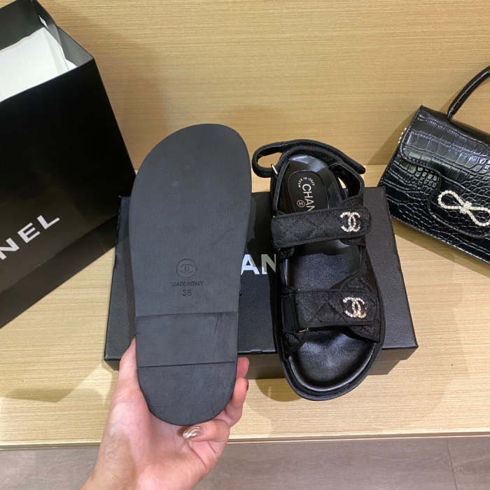 Flat leather sandals slippers , size 34-40 ,with box, SS60-1467