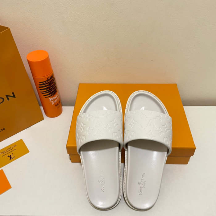 Flat leather sandals slippers , size 35-40 ,with box, SS50-940-942