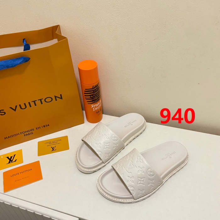 Flat leather sandals slippers , size 35-40 ,with box, SS50-940-942