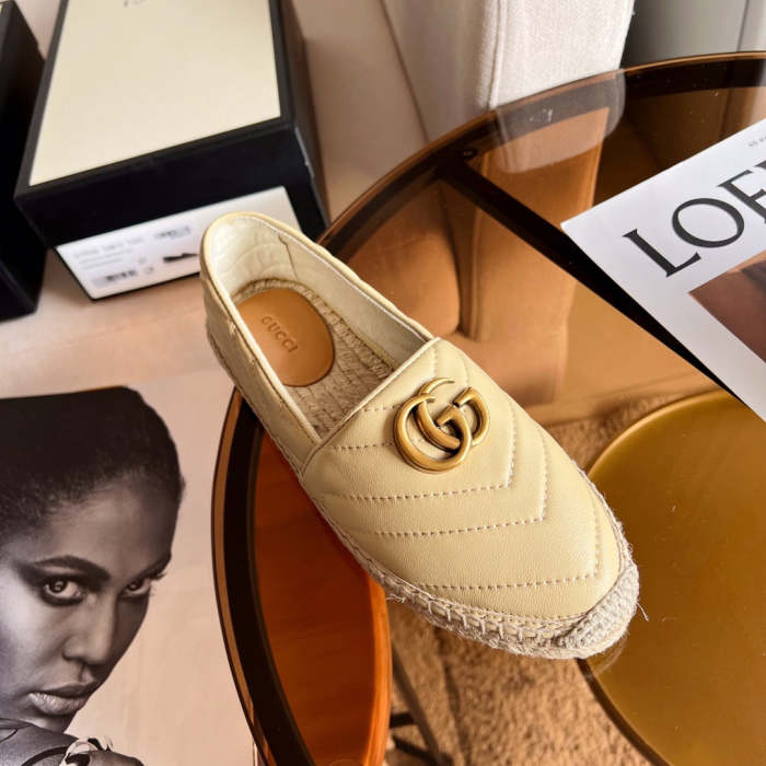 Women flat shoes ,size 35-40 ,with box, SS60-1516-1517