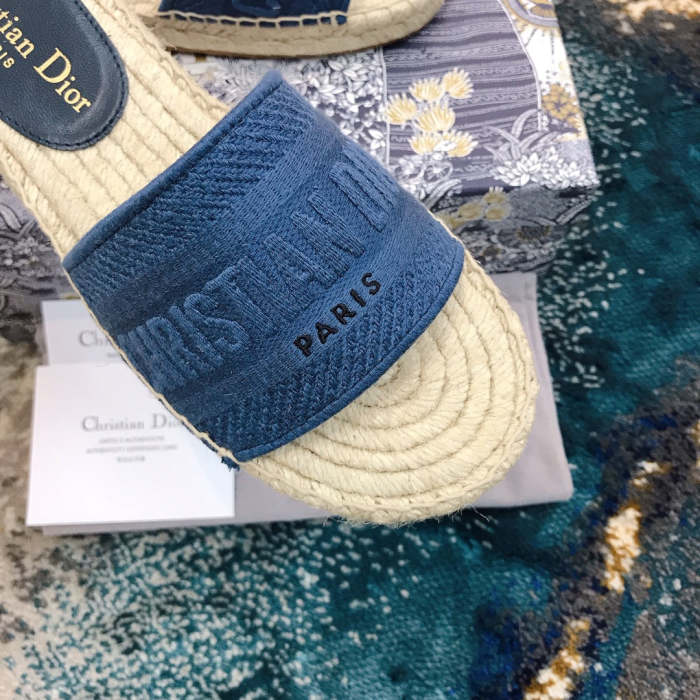 Flat sandals slippers , size 35-40 ,with box, SS60-1493-1497