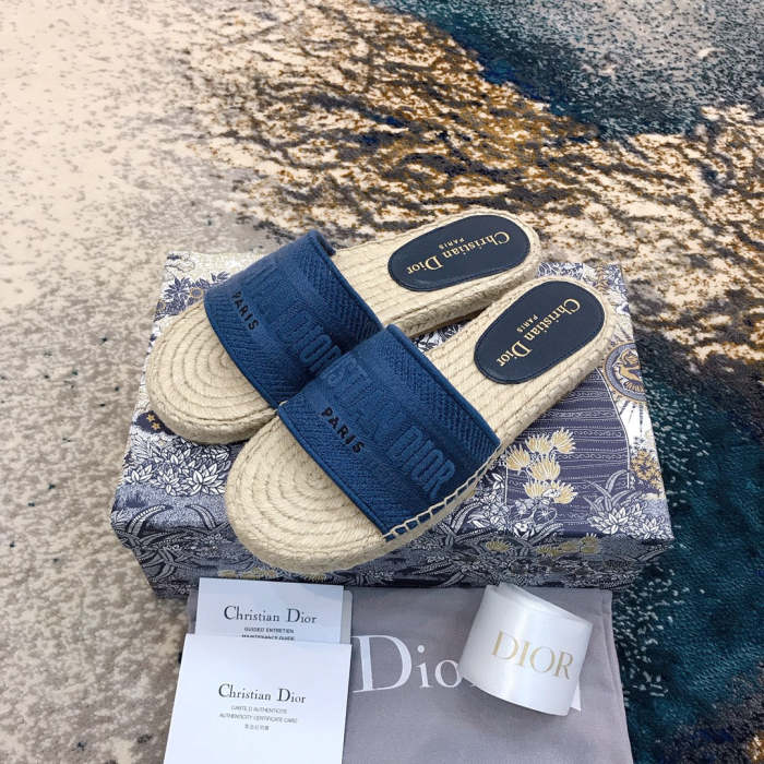 Flat sandals slippers , size 35-40 ,with box, SS60-1493-1497