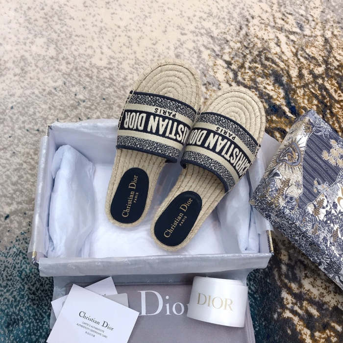 Flat sandals slippers , size 35-40 ,with box, SS60-1493-1497
