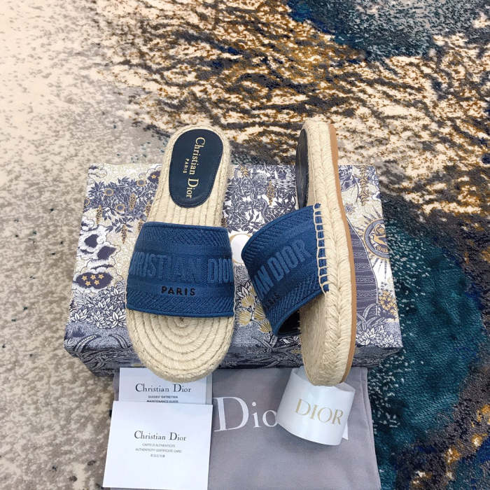 Flat sandals slippers , size 35-40 ,with box, SS60-1493-1497