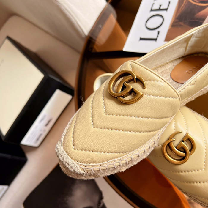 Women flat shoes ,size 35-40 ,with box, SS60-1516-1517