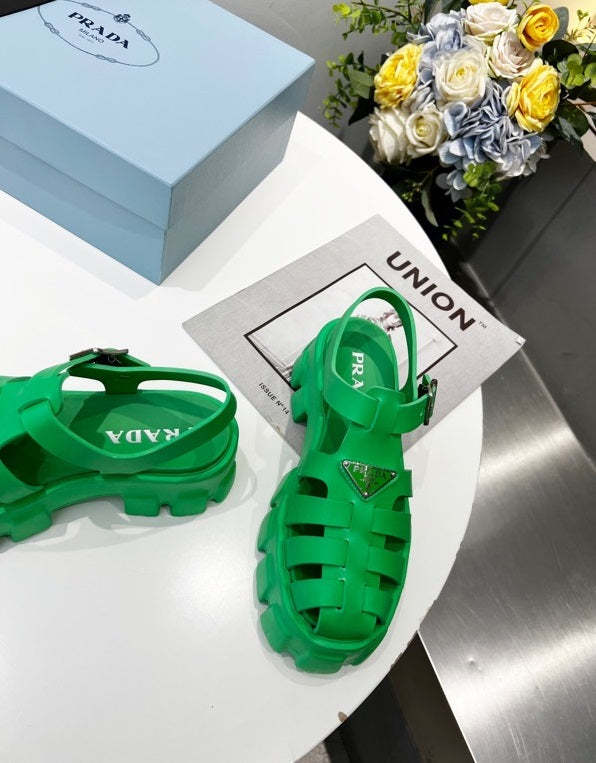 Flat sandals slippers , size 35-40 ,with box, SS70-1295