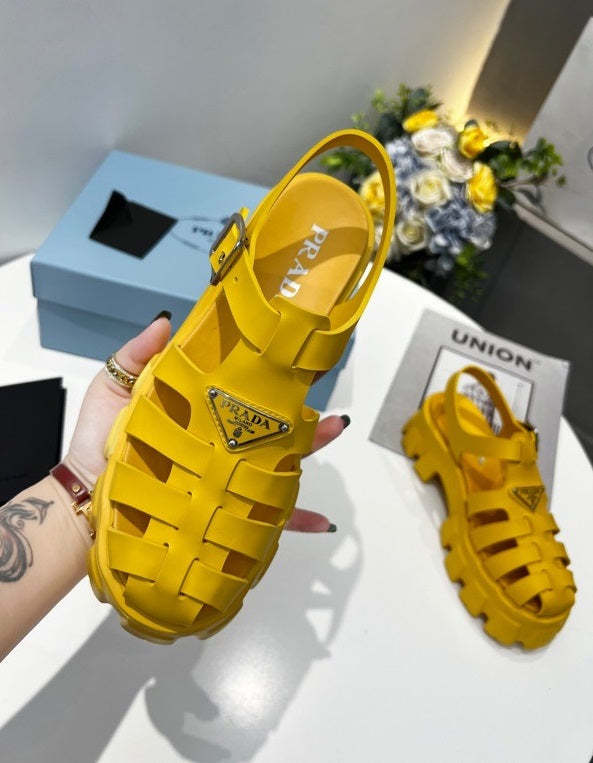 Flat sandals slippers , size 35-40 ,with box, SS70-1294