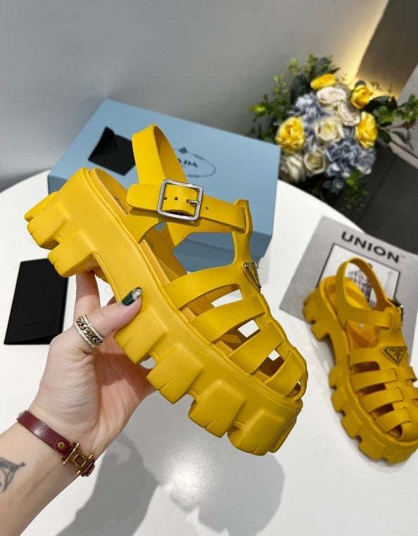 Flat sandals slippers , size 35-40 ,with box, SS70-1294