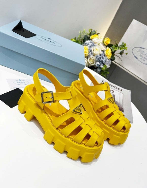 Flat sandals slippers , size 35-40 ,with box, SS70-1294