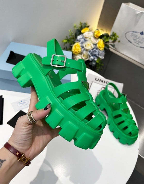 Flat sandals slippers , size 35-40 ,with box, SS70-1295