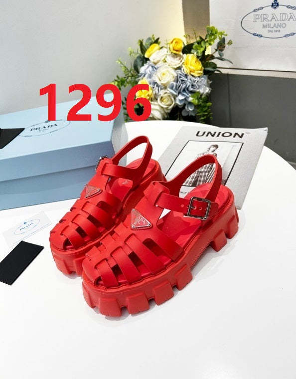Flat sandals slippers , size 35-40 ,with box, SS70-1296