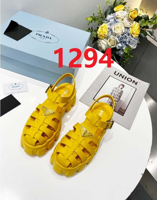 Flat sandals slippers , size 35-40 ,with box, SS70-1294