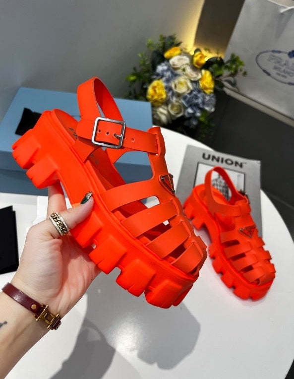 Flat sandals slippers , size 35-40 ,with box, SS70-1293