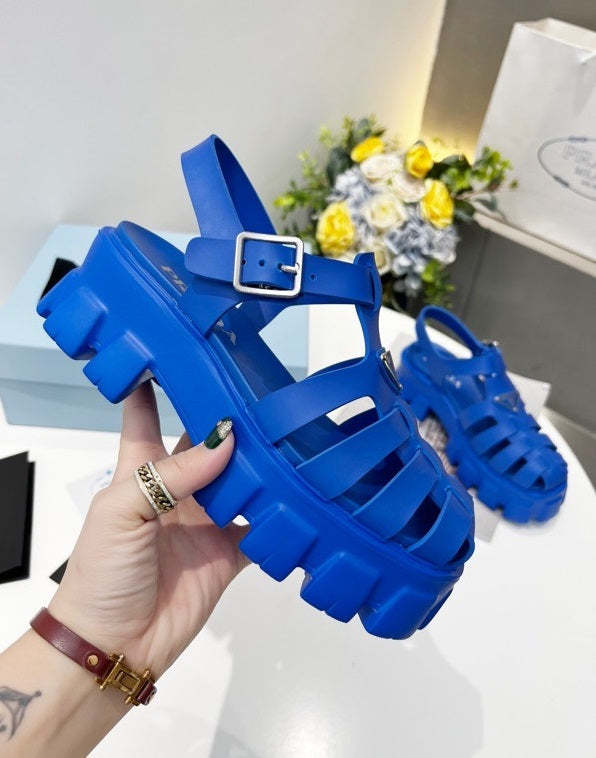 Flat sandals slippers , size 35-40 ,with box, SS70-1297