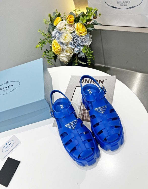 Flat sandals slippers , size 35-40 ,with box, SS70-1297
