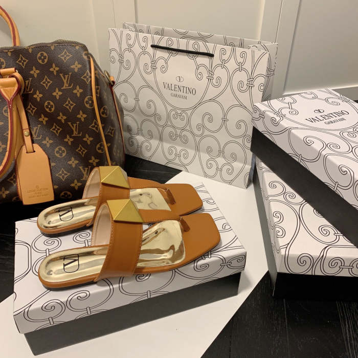 Flat leather sandals slippers , size 35-40 ,with box, SS50-967-972