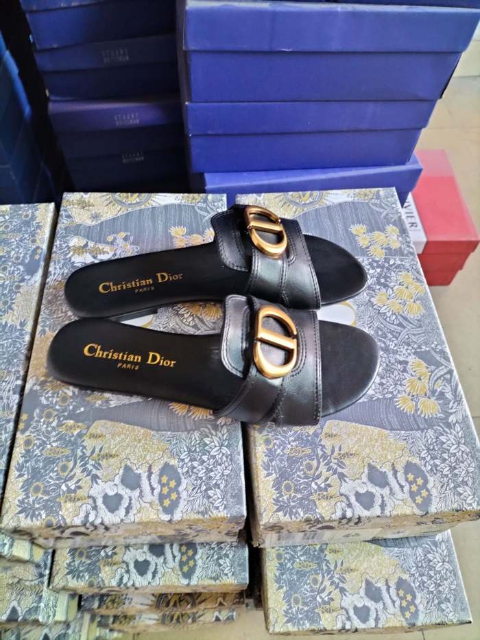 Flat leather sandals slippers , size 34-42 ,with box, SS50-945-952