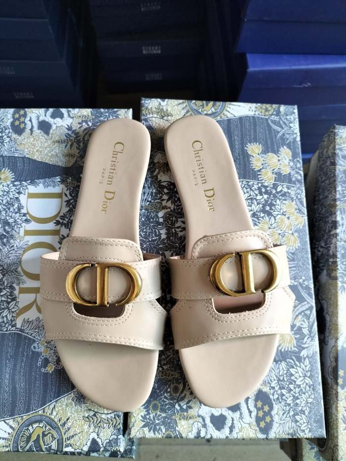 Flat leather sandals slippers , size 34-42 ,with box, SS50-945-952