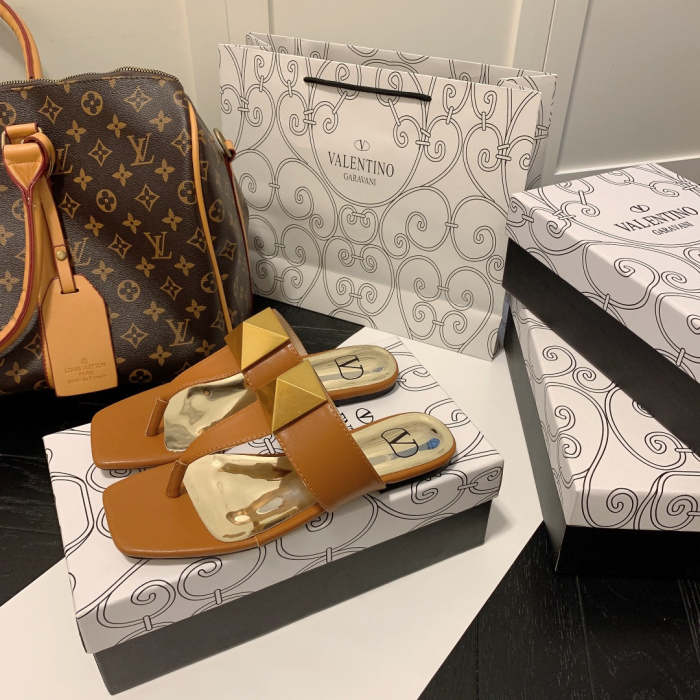 Flat leather sandals slippers , size 35-40 ,with box, SS50-967-972