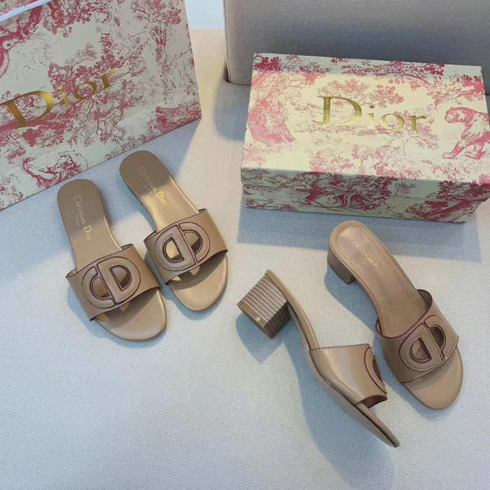 Flat leather sandals slippers , size 34-42 ,with box, SS50-945-952