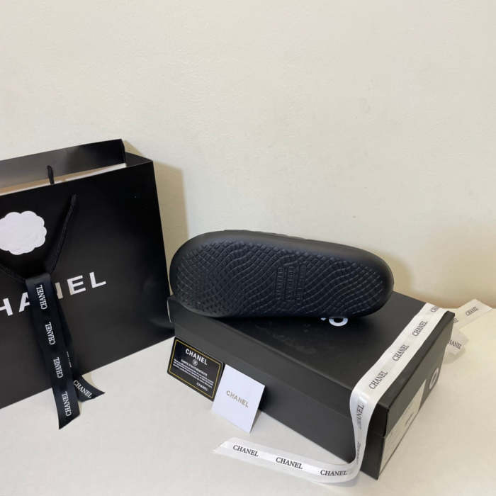 Flat leather sandals slippers , size 35-40 ,with box, SS50-953-956