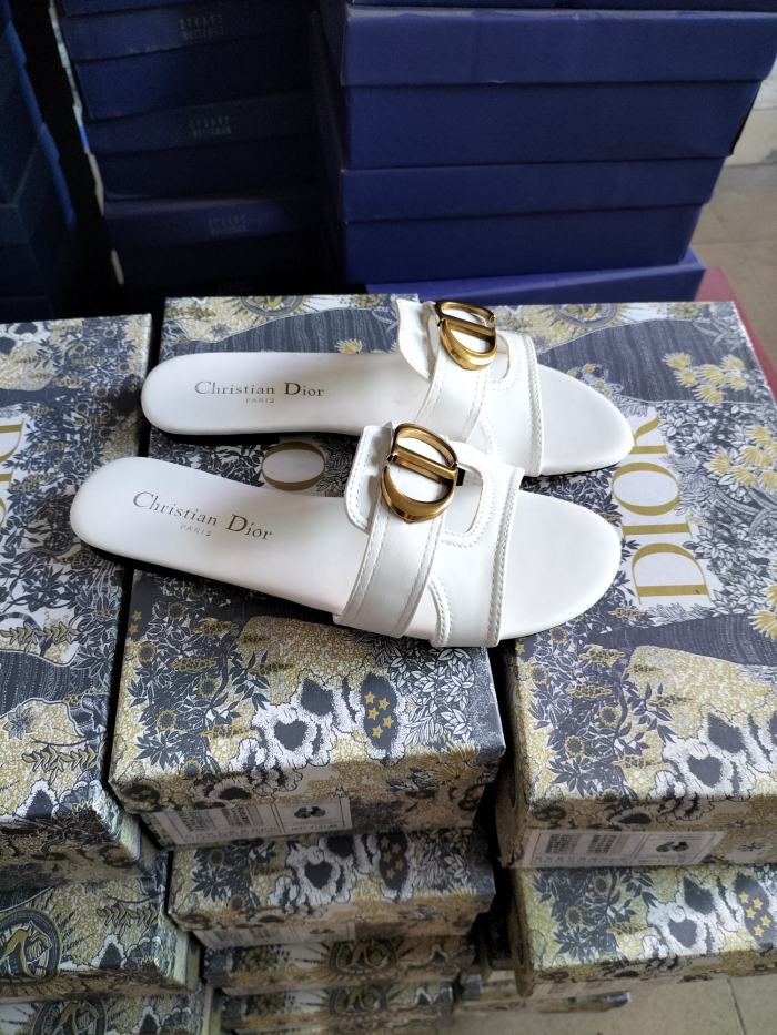 Flat leather sandals slippers , size 34-42 ,with box, SS50-945-952