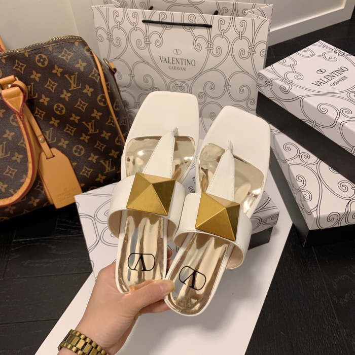 Flat leather sandals slippers , size 35-40 ,with box, SS50-967-972